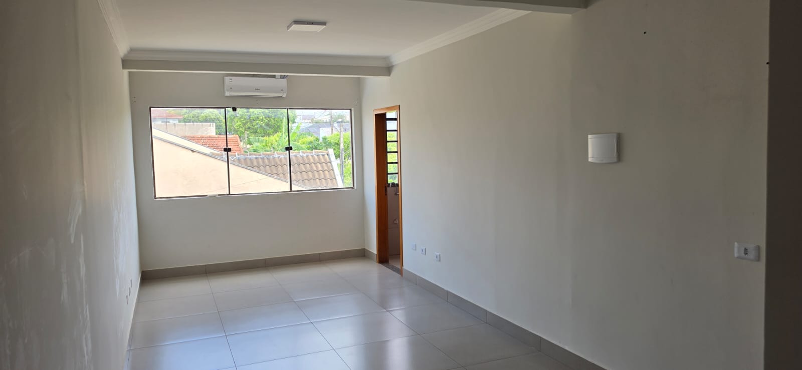 ALUGA-SE SALA COMERCIAL EM PAIÇANDU
