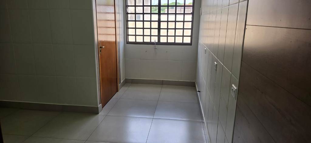 ALUGA-SE SALA COMERCIAL EM PAIÇANDU