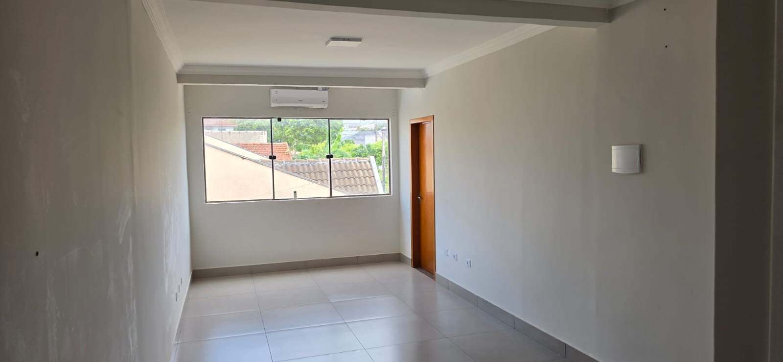 ALUGA-SE SALA COMERCIAL EM PAIÇANDU
